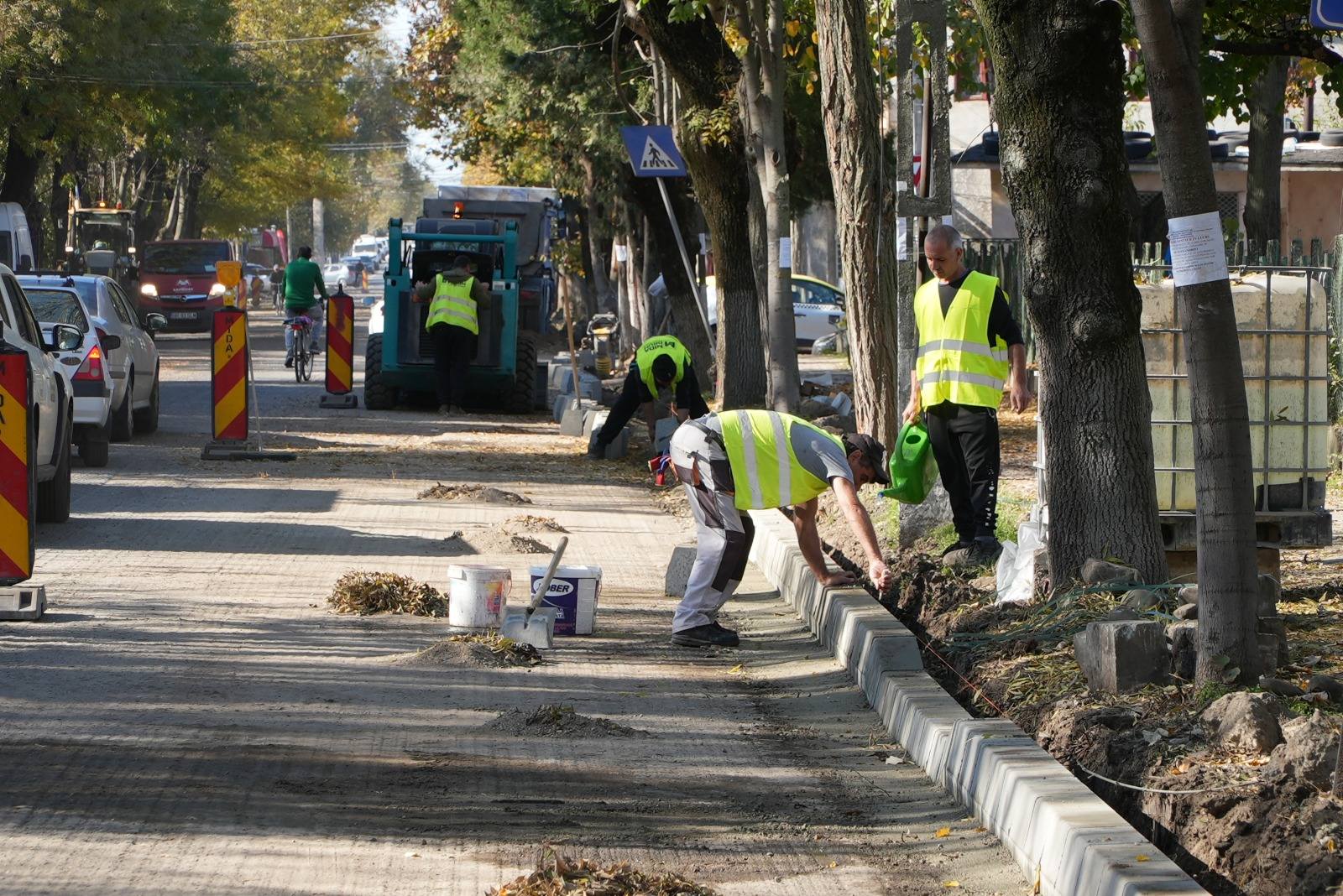 Lucrările finanțate prin „Anghel Saligny” continuă în ritm susținut pe străzile unde au fost demarate lucrările