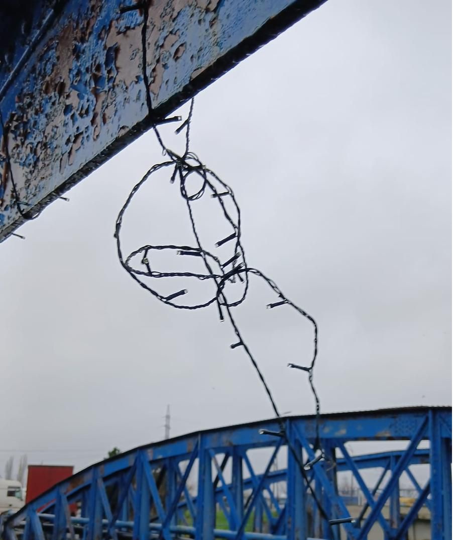 La doar o zi după aprinderea iluminatului festiv au început distrugerile în Giurgiu