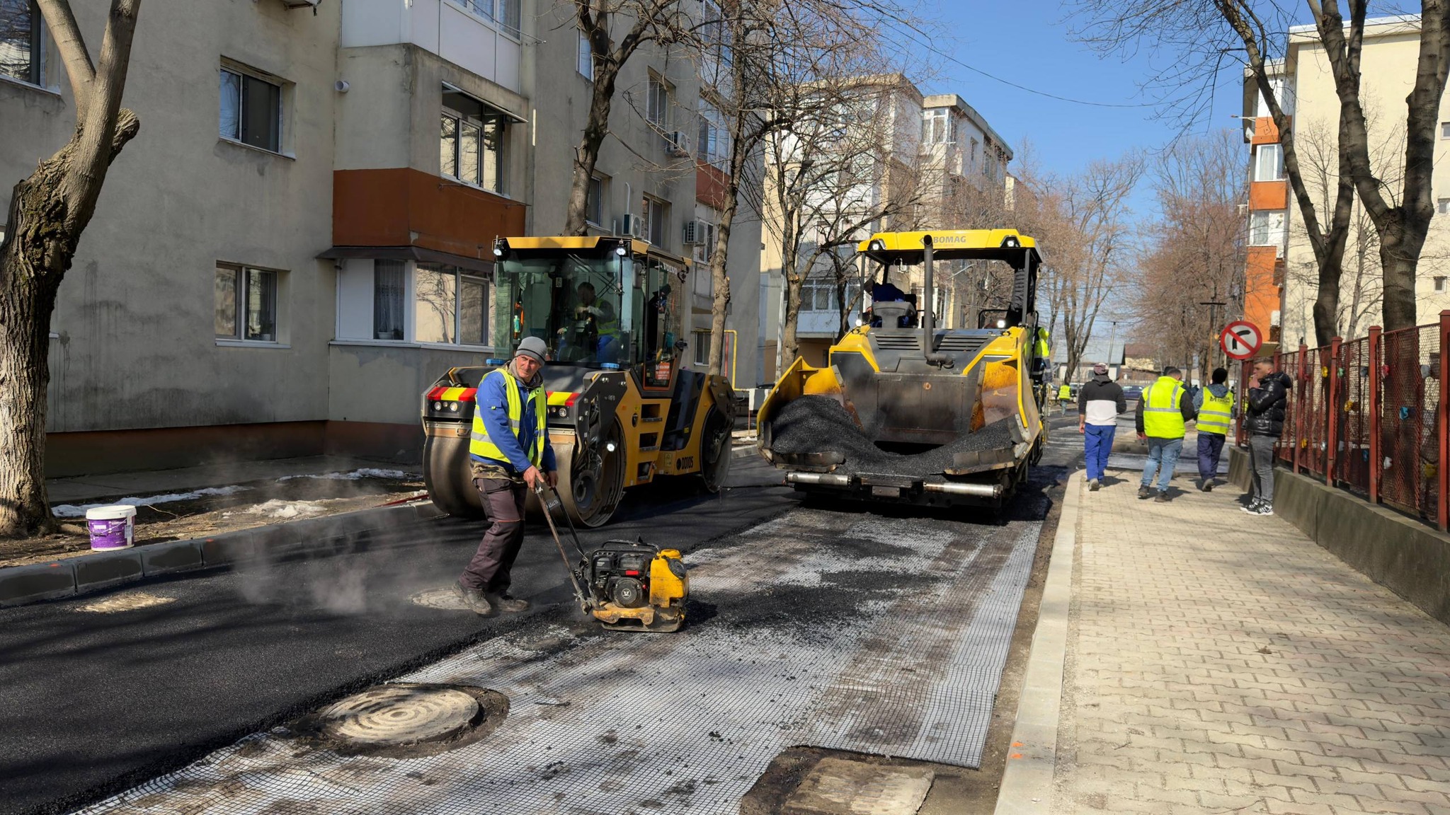 Lucrările de reabilitare și modernizare continuă pe străzile incluse în zona 2 a municipiului Giurgiu