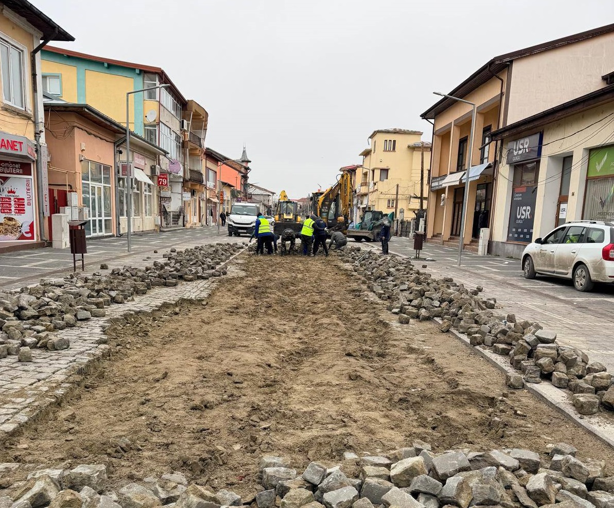 Lucrările de reabilitare a străzii Gării au început sâmbătă și continuă în zilele următoare