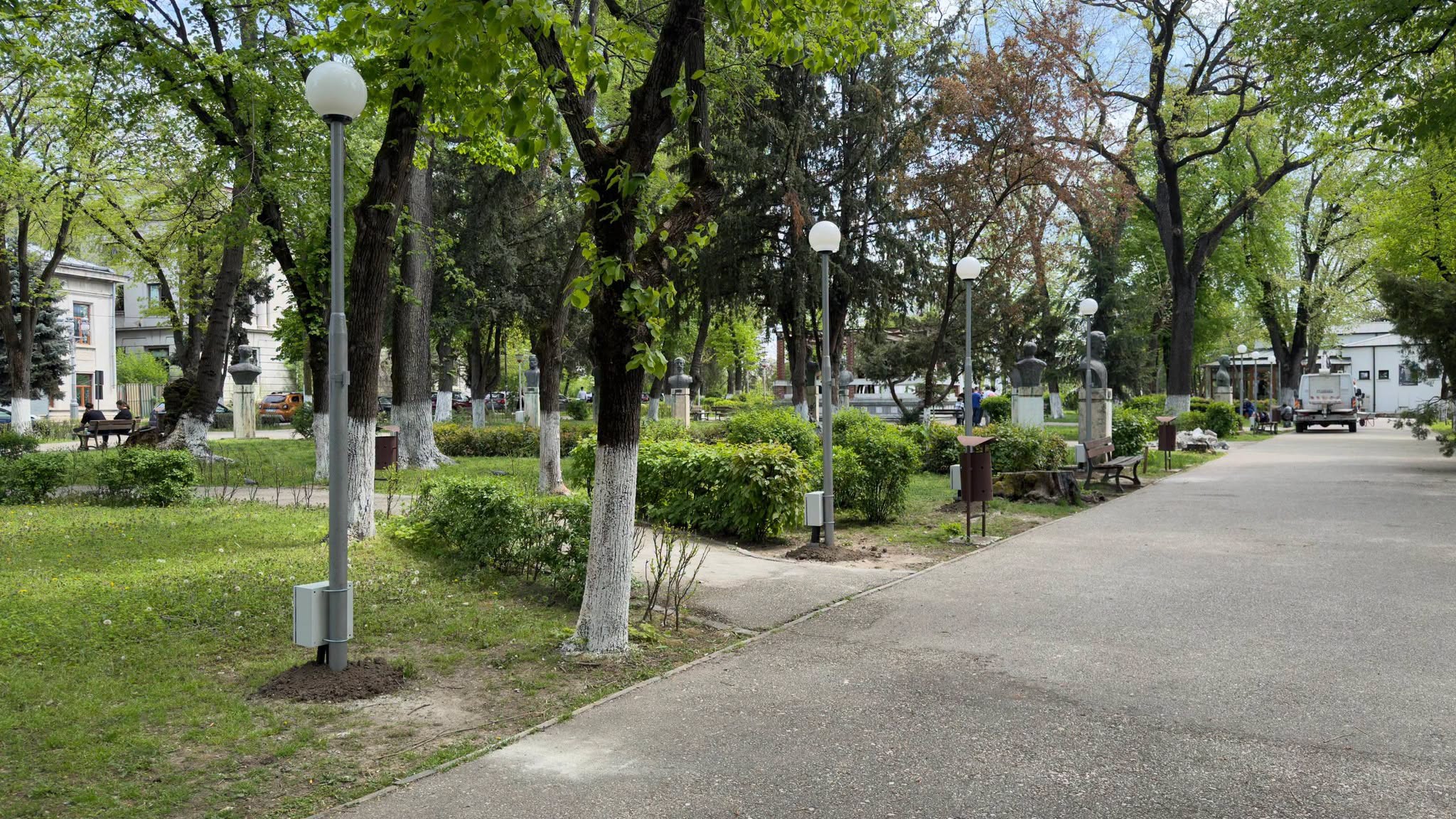 Conlucrare pentru un oraș mai curat și mai bine iluminat