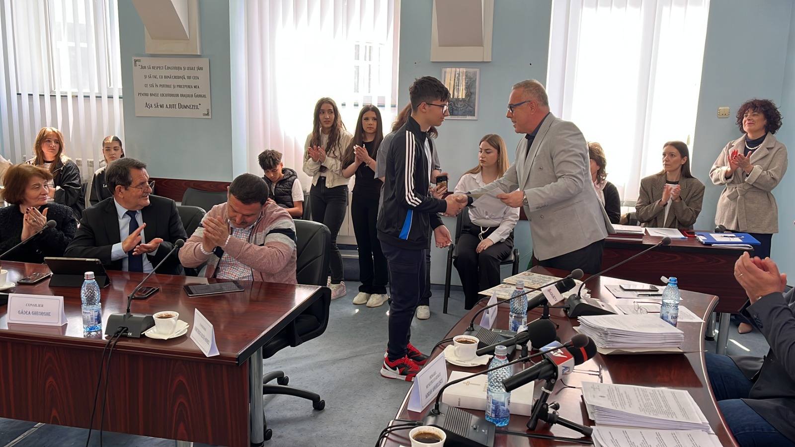 Elevii câștigători ai concursului ”Cum văd eu orașul meu”, ediția 2026 au fost premiați