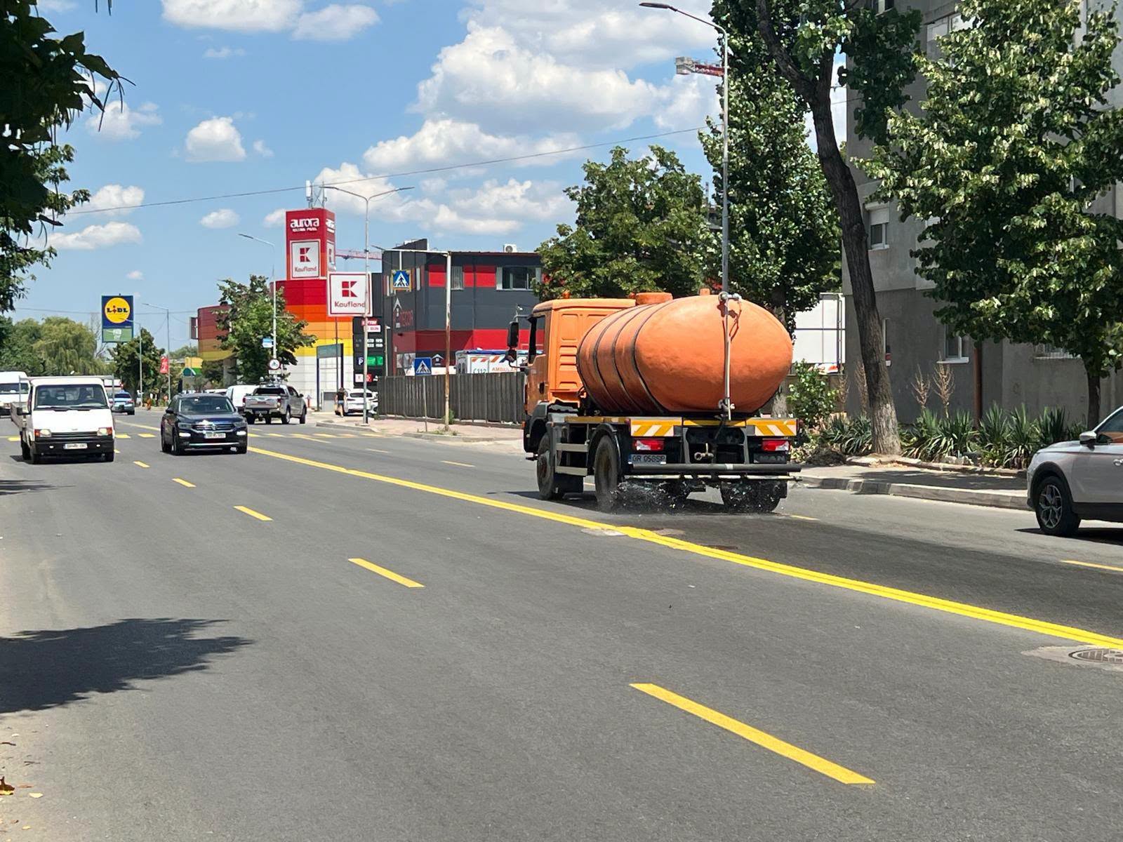 GSP continuă acțiunile de udare și igienizare a străzilor din oraș
