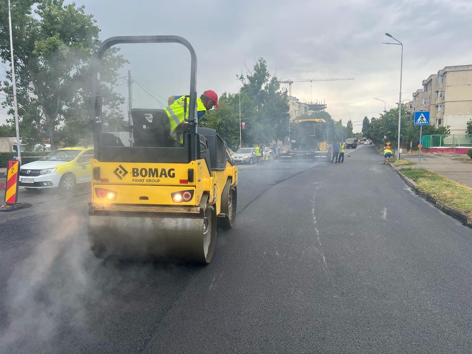 Asfaltare pe tronsonul cuprins între intersecția cu Bulevardul București și rondul Piața Gării!