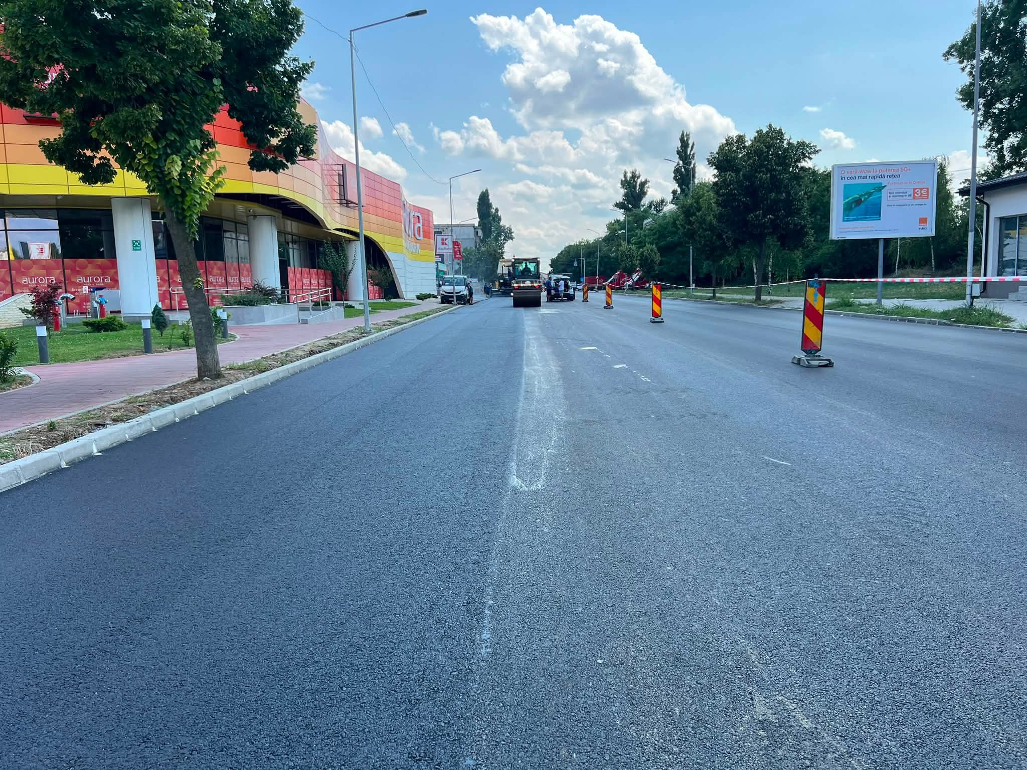 Astăzi, după ora 19.00, vor fi ridicate restricțiile de circulație de pe bulevardul Mihai Viteazul, odată cu încheierea lucrărilor de asfaltare