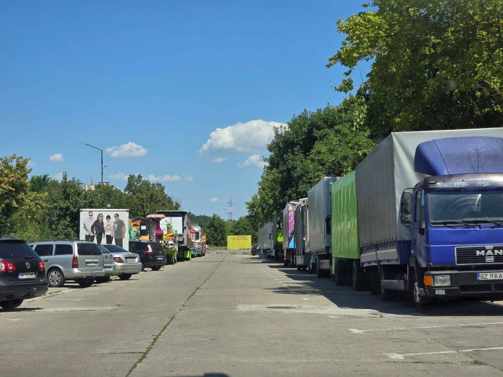 Au început să sosească primele vehicule cu logistica necesară amenajării târgului tradițional de Sfânta Maria
