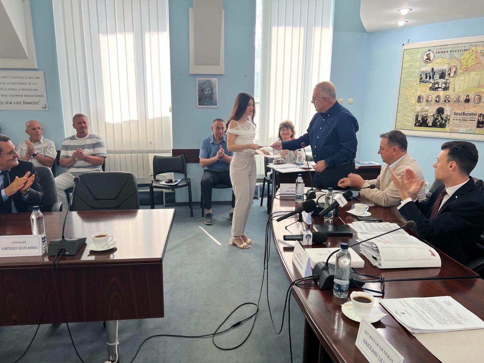 Elevii cu cele mai bune rezultate la Evaluarea Națională și Bacalaureat, premiați de Primăria Municipiului Giurgiu