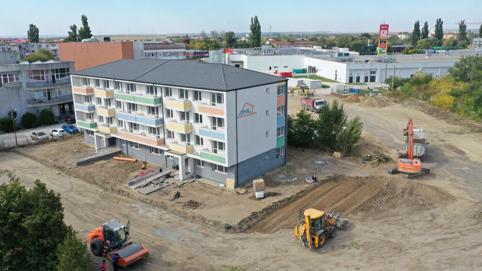Pe șantierul blocului ANL pentru tinerii specialiști în sănătate se lucrează deja de câteva zile!